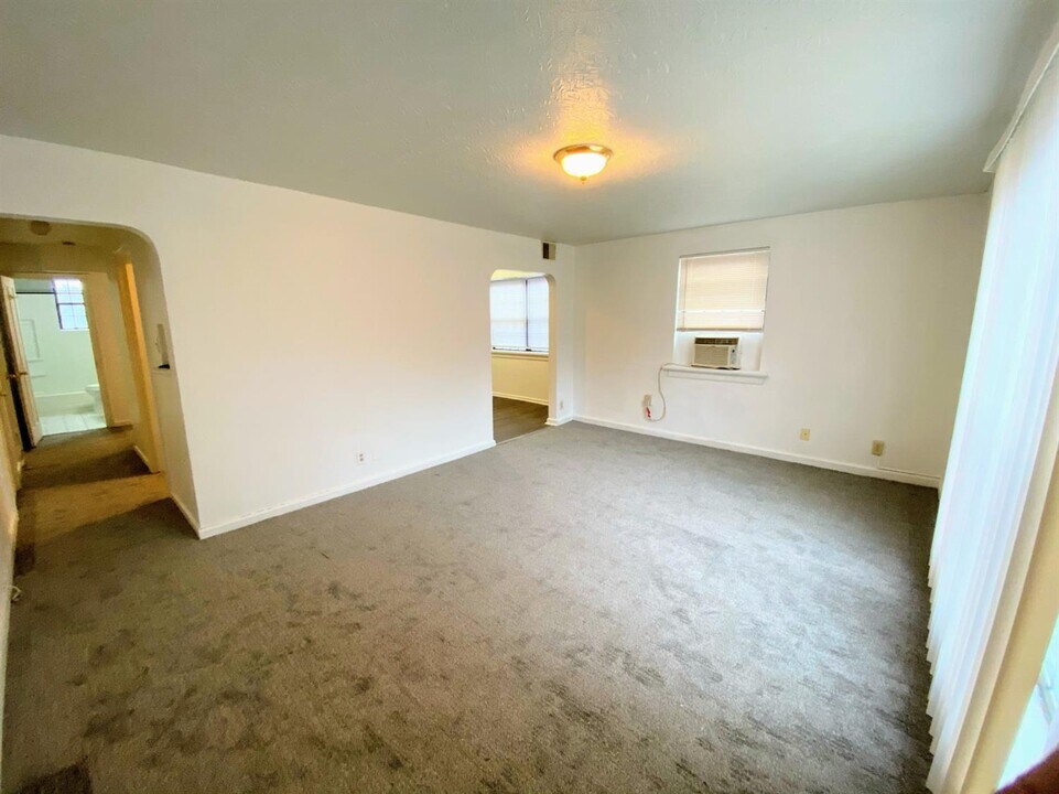 994 Cleveland Ave in Cincinnati, OH - Building Photo