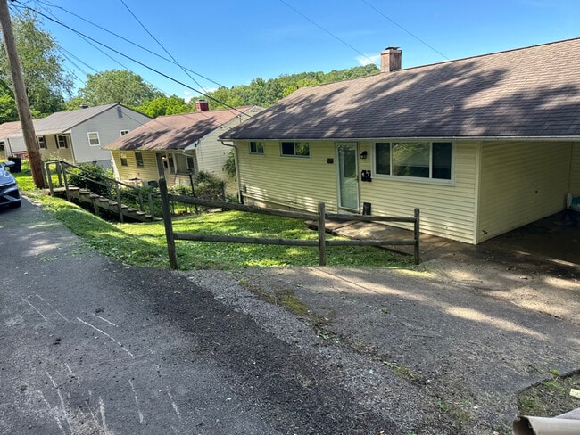 1118 Forest Rd