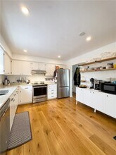 14 Pocahontas Dr in Middletown, RI - Foto de edificio - Building Photo