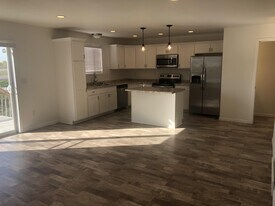 5884 36th St S in Fargo, ND - Building Photo