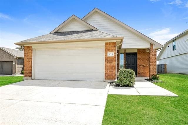 8213 Camellia Rose Dr in Fort Worth, TX - Building Photo - Building Photo