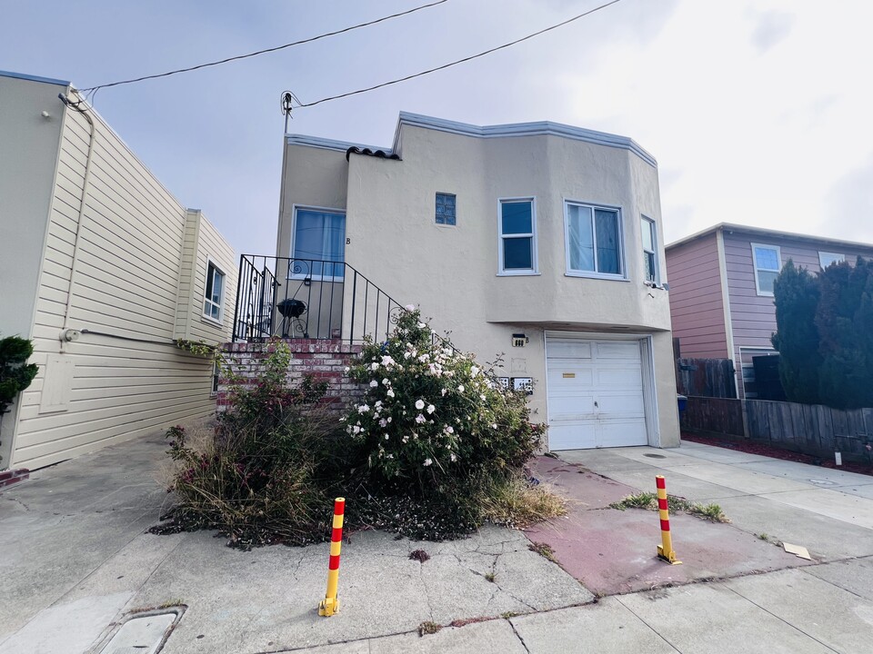 660 Railroad Ave, Unit 660 in South San Francisco, CA - Foto de edificio