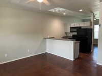 215 Price Ln in Weatherford, TX - Foto de edificio - Building Photo