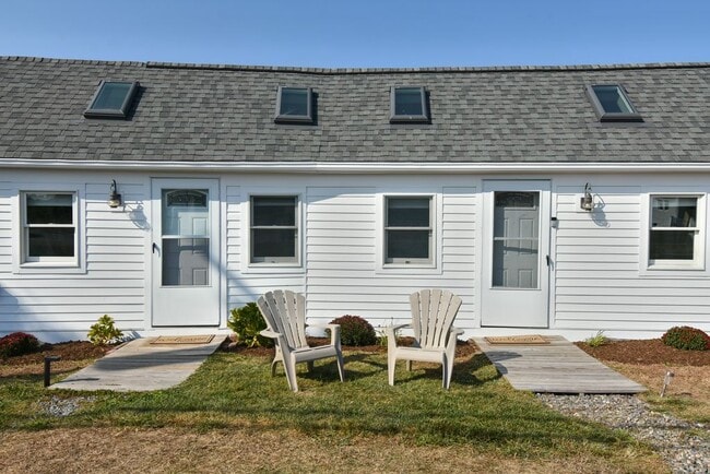 12 Lower County Rd in Dennis, MA - Foto de edificio - Building Photo