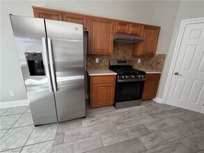 9103 Harbor Wind Ave in Las Vegas, NV - Building Photo - Building Photo