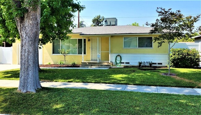 property at 4765 Sunnyside Dr
