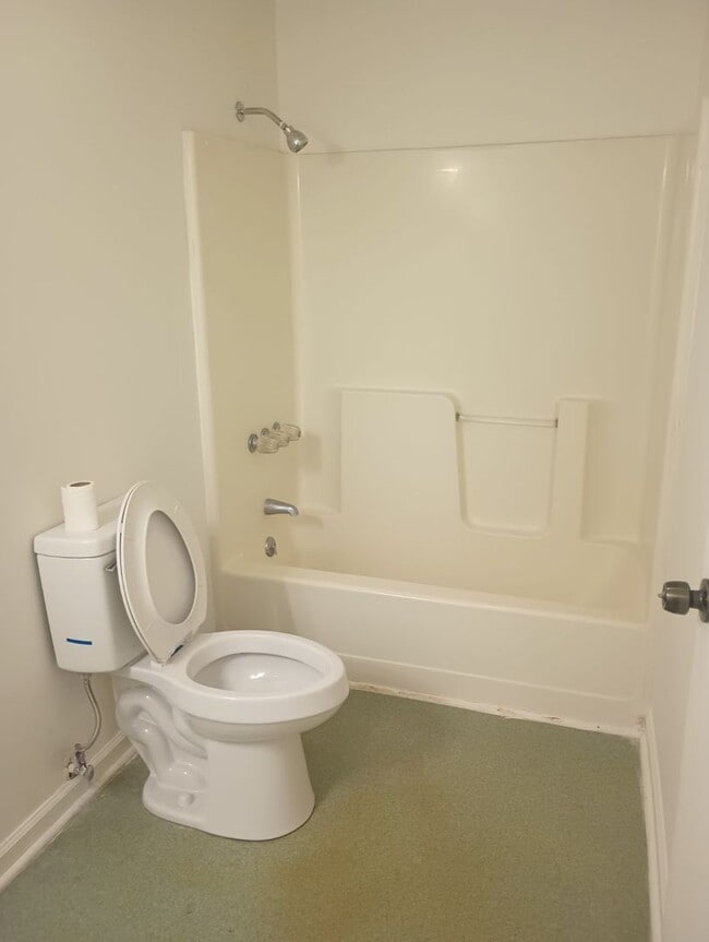 121 Gould Dr in Hodges, SC - Building Photo - Building Photo