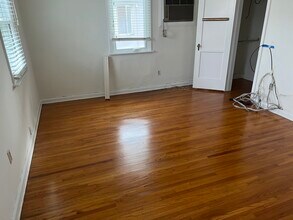 8361 Blackburn Ave, Unit 1 in Los Angeles, CA - Foto de edificio - Building Photo