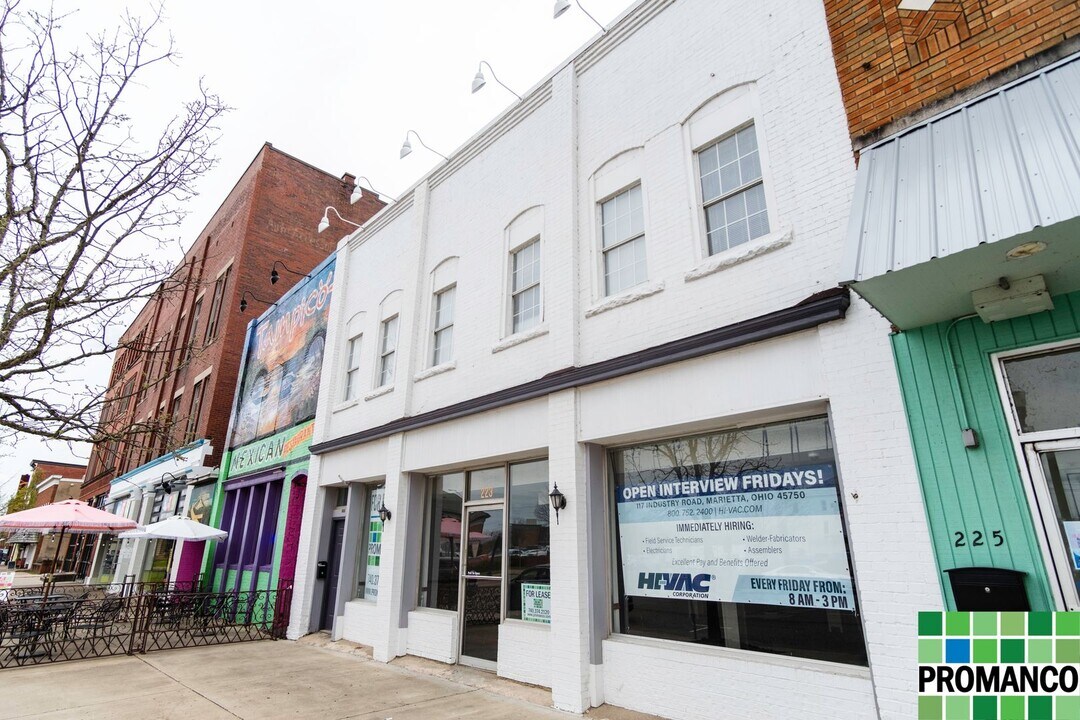 223 1/2 2nd St in Marietta, OH - Building Photo