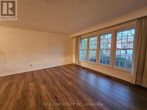 6 Fairhill Crescent in Toronto, ON - Building Photo - Building Photo