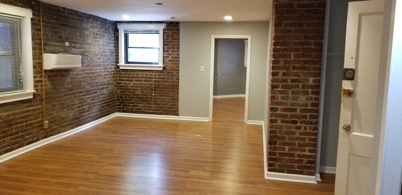 1921 19th St NW in Washington, DC - Building Photo