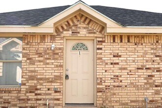 15 West Dr in Edinburg, TX - Foto de edificio - Building Photo