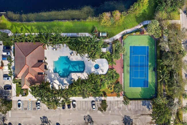 property at 4903 Midtown Ln