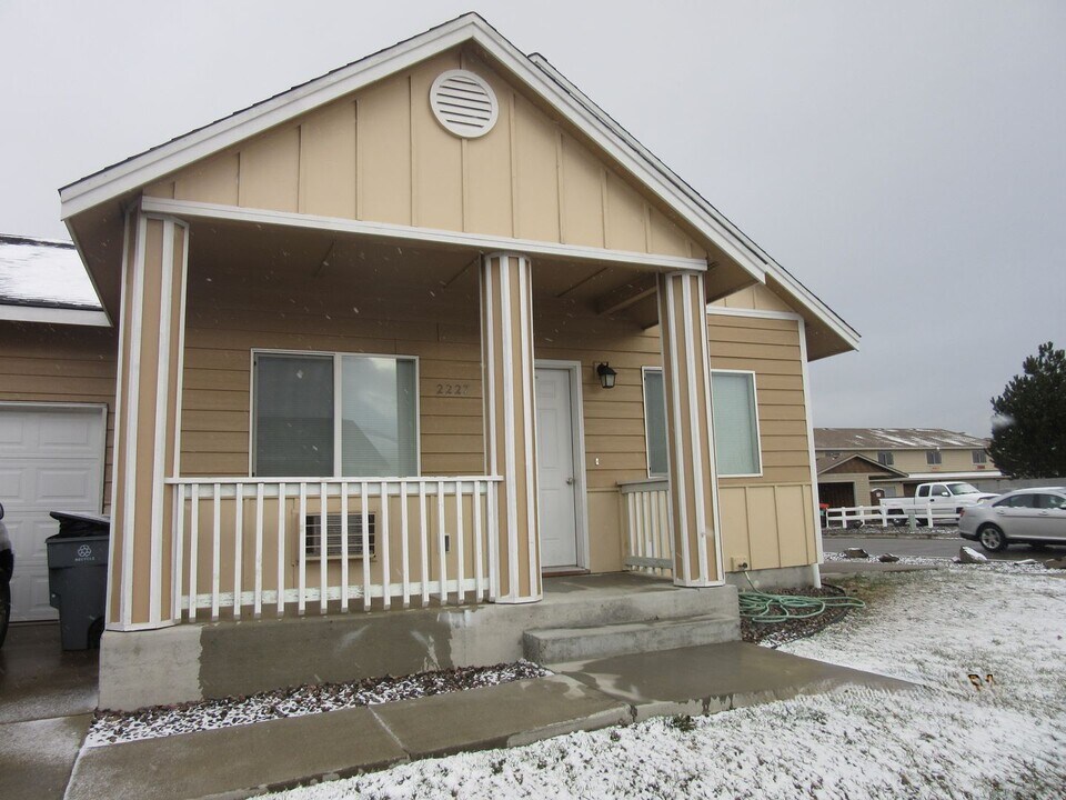 2227 Jakob Ave in La Grande, OR - Building Photo