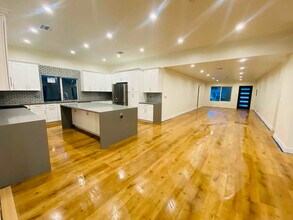 22654 Miranda St, Unit 22654 in Los Angeles, CA - Building Photo - Building Photo