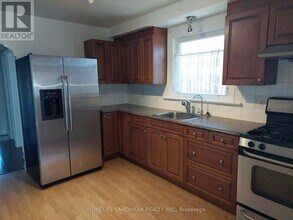 211 Ellington Dr in Toronto, ON - Building Photo - Building Photo