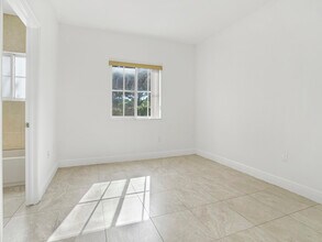 18130 NW 59th Ave in Hialeah, FL - Building Photo - Building Photo