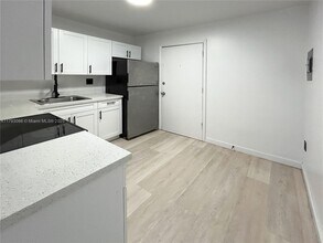12215 W Dixie Hwy in North Miami, FL - Building Photo - Building Photo