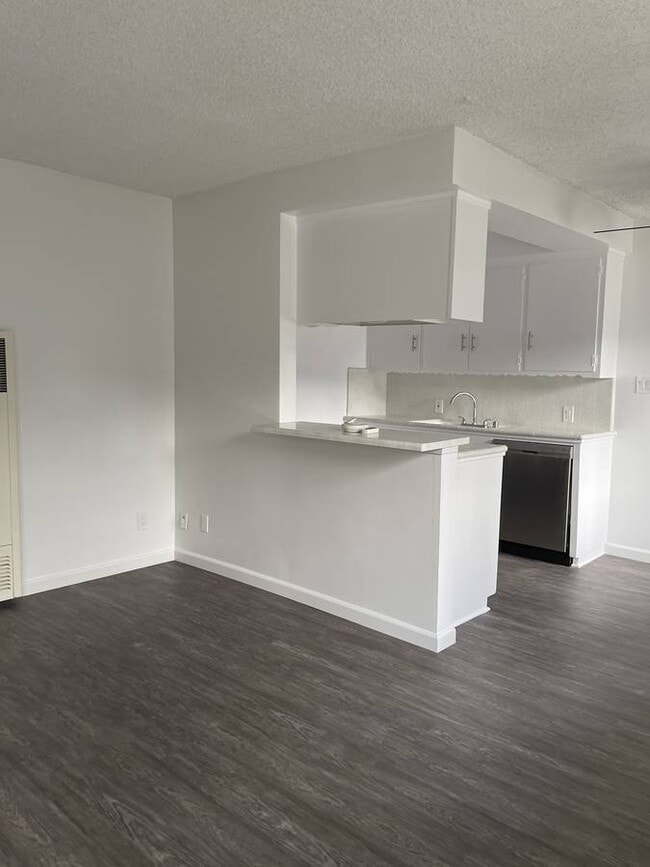 Downey West Garden Apartments in Downey, CA - Building Photo - Building Photo