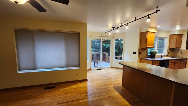 property at 35336 10th Pl SW