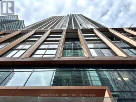 400 King St W, Unit 2525 in Toronto, ON - Building Photo