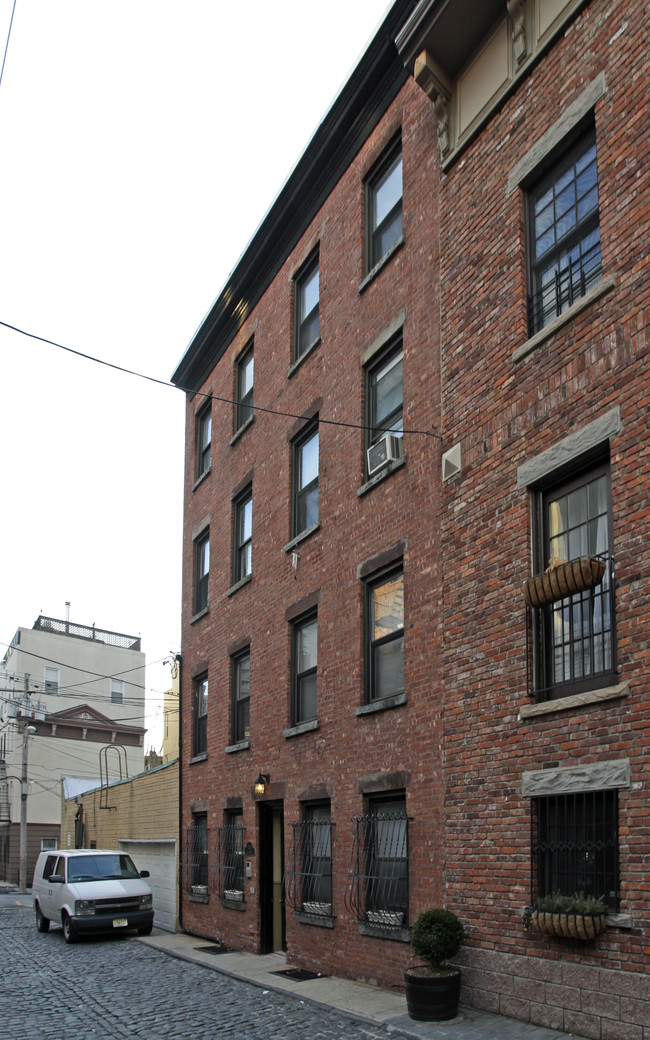 504 Court St in Hoboken, NJ - Building Photo - Building Photo