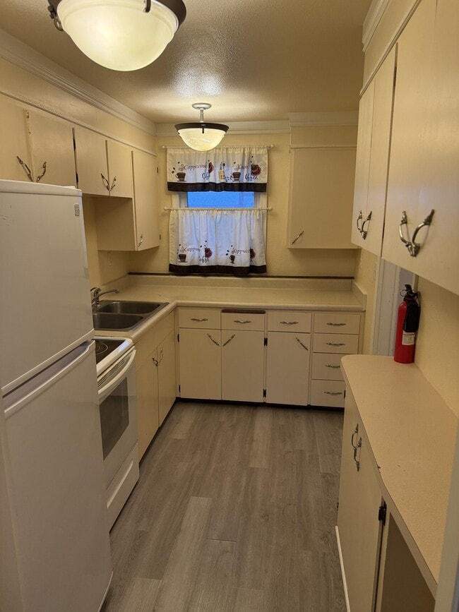 660 Fairbanks St in Fairbanks, AK - Building Photo - Building Photo