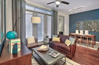 Holden Heights in Houston, TX - Foto de edificio - Building Photo