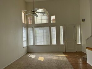 150 Lake Dr in Lemoore, CA - Building Photo - Building Photo