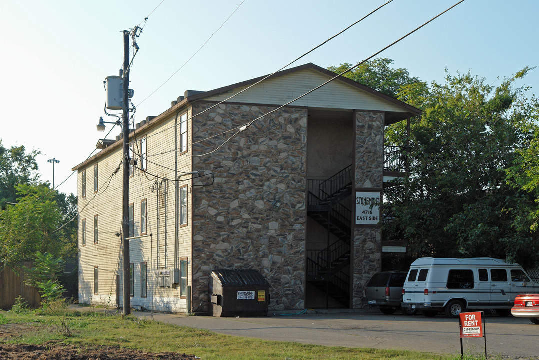 Stonemont in Dallas, TX - Building Photo