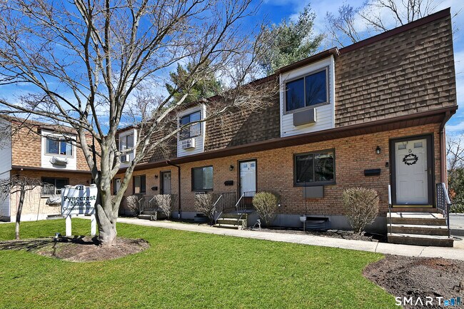 421 Emmett St in Bristol, CT - Building Photo - Building Photo