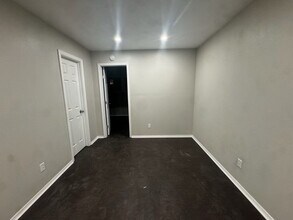 2103 N Marrs St in Amarillo, TX - Foto de edificio - Building Photo