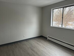 8305 Buffalo Ave, Unit E6 in Niagara Falls, NY - Building Photo - Building Photo