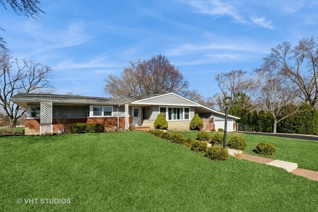 942 Raleigh Rd in Mundelein, IL - Building Photo - Building Photo