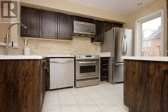 3895-3895 Doug Leavens Blvd in Mississauga, ON - Building Photo - Building Photo