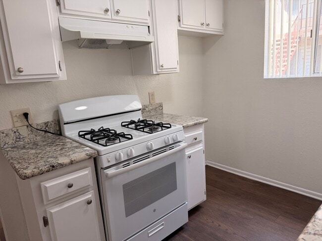 24851 Walnut St, Unit 114 in Santa Clarita, CA - Foto de edificio - Building Photo