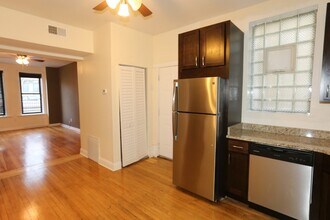 2031 W Moffat St, Unit 2 in Chicago, IL - Building Photo - Building Photo