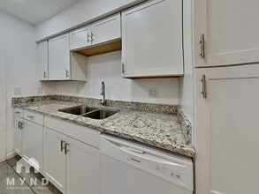 6649 W Ocotillo Rd, Unit 102 in Glendale, AZ - Foto de edificio - Building Photo