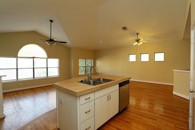3576 Link Valley Dr.
