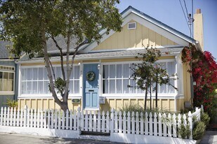 218 19th St in Pacific Grove, CA - Building Photo
