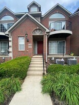 119 W Oakbrook Dr in Ann Arbor, MI - Building Photo