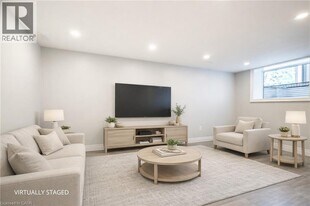 5482 Randolph Crescent in Burlington, ON - Building Photo