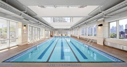 4540 Center Blvd in Queens, NY - Building Photo - Building Photo