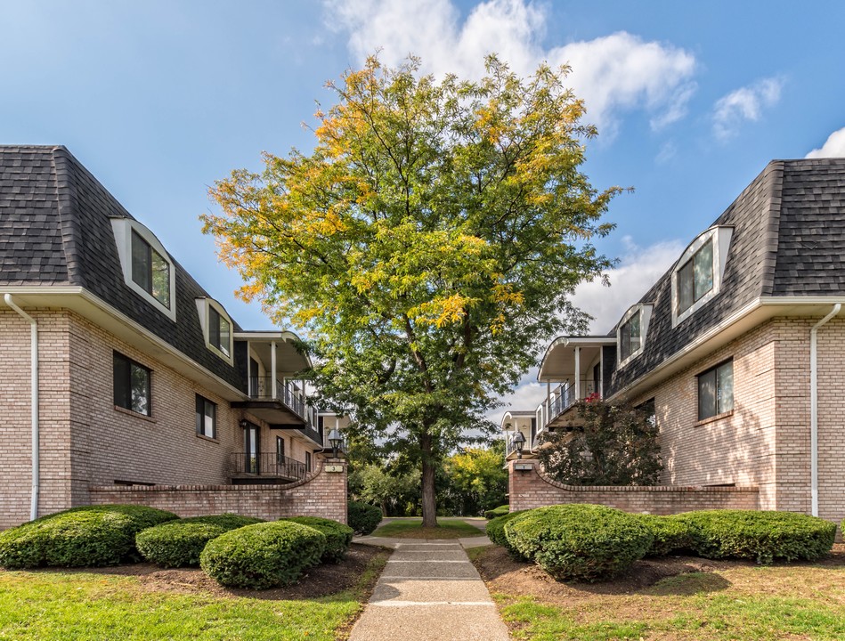 LaCroix Court Apartments Photo