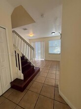 5470 NW 107th Ave in Doral, FL - Foto de edificio - Building Photo