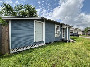3301 Dennis St in Houston, TX - Building Photo - Building Photo