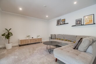 8509 Villa La Jolla Dr in San Diego, CA - Building Photo - Building Photo