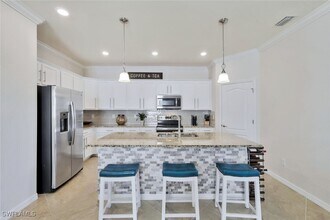 9207 Shadow Oak Ln in Naples, FL - Building Photo - Building Photo