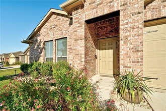 436 Musgrav in Kyle, TX - Building Photo - Building Photo