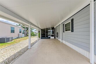 122 Martinique Rd in Venice, FL - Building Photo - Building Photo